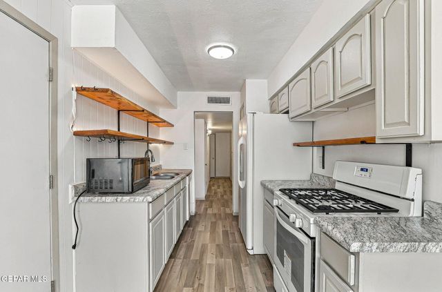 10484 NOLAN Drive, El Paso, TX 79924