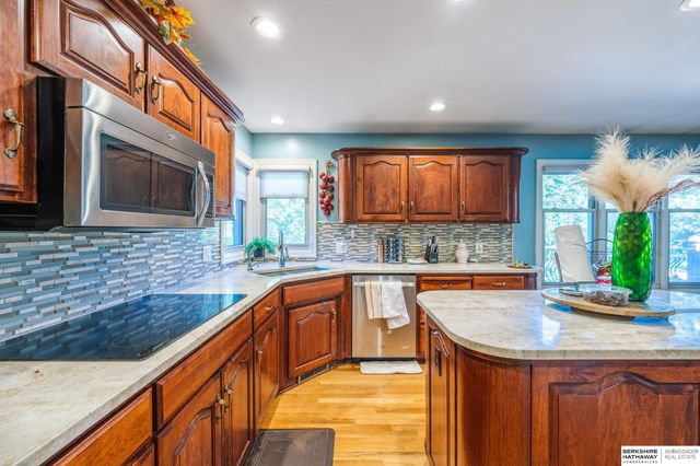 16606 Mason Street, Omaha, NE 68118