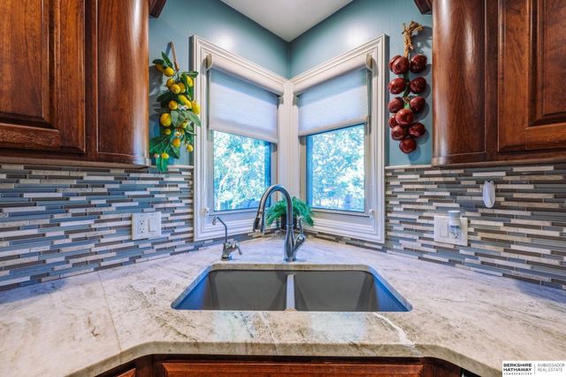 16606 Mason Street, Omaha, NE 68118