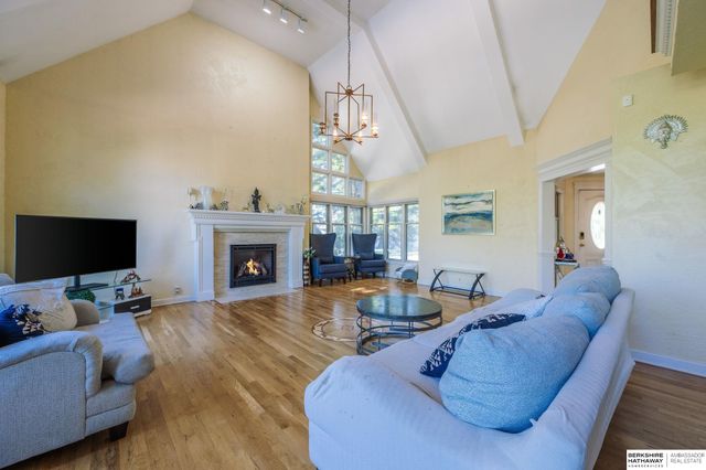 16606 Mason Street, Omaha, NE 68118