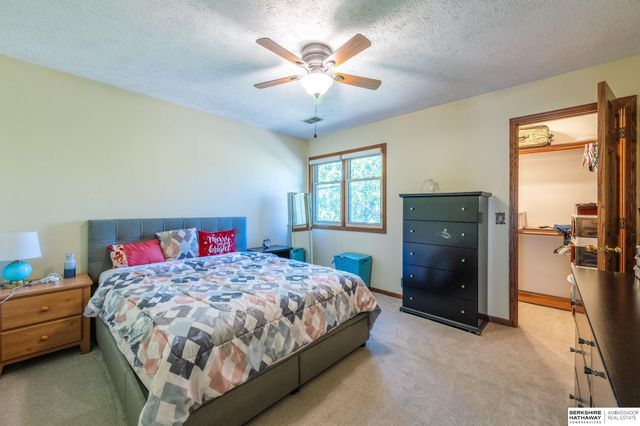 16606 Mason Street, Omaha, NE 68118