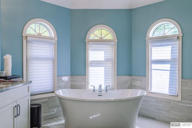 16606 Mason Street, Omaha, NE 68118