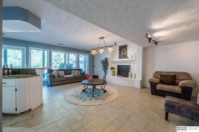 16606 Mason Street, Omaha, NE 68118