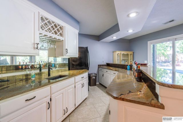 16606 Mason Street, Omaha, NE 68118