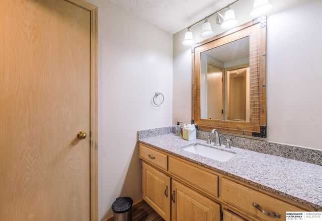 16606 Mason Street, Omaha, NE 68118