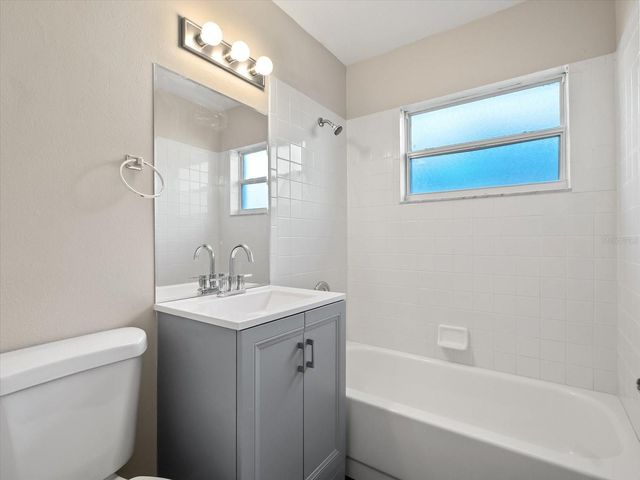 540 E HIGHLAND AVENUE, Clermont, FL 34711