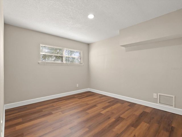 540 E HIGHLAND AVENUE, Clermont, FL 34711