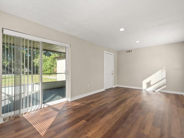 540 E HIGHLAND AVENUE, Clermont, FL 34711