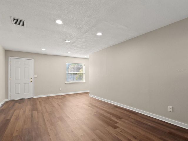 540 E HIGHLAND AVENUE, Clermont, FL 34711