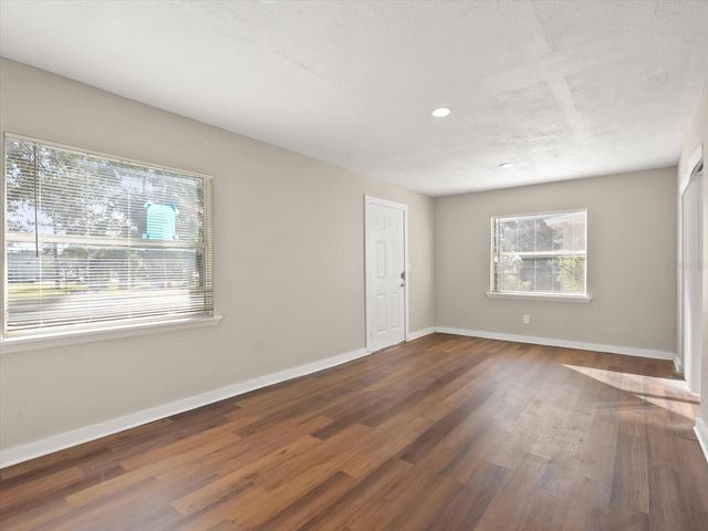 540 E HIGHLAND AVENUE, Clermont, FL 34711