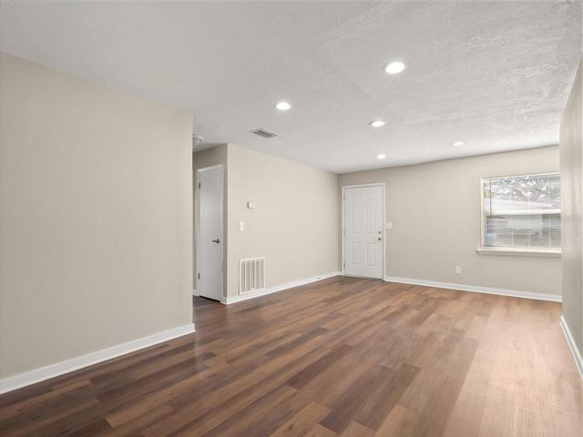 540 E HIGHLAND AVENUE, Clermont, FL 34711