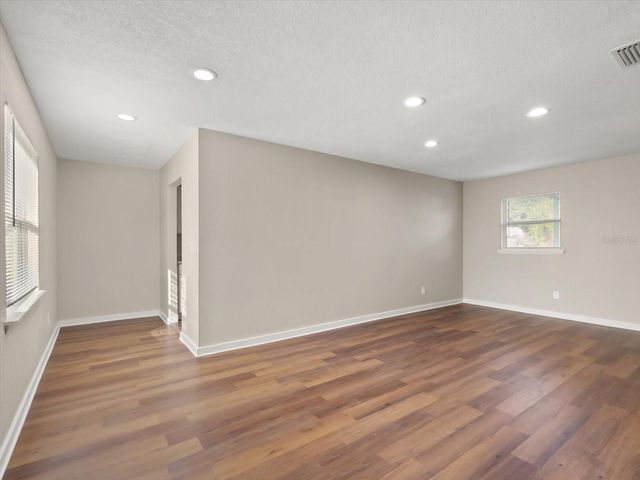 540 E HIGHLAND AVENUE, Clermont, FL 34711