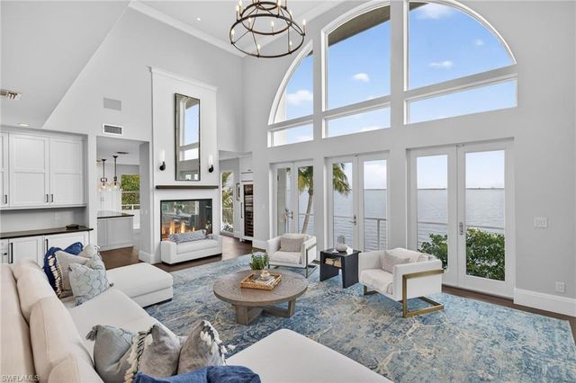 1552 San Carlos Bay DR, Sanibel, FL 33957