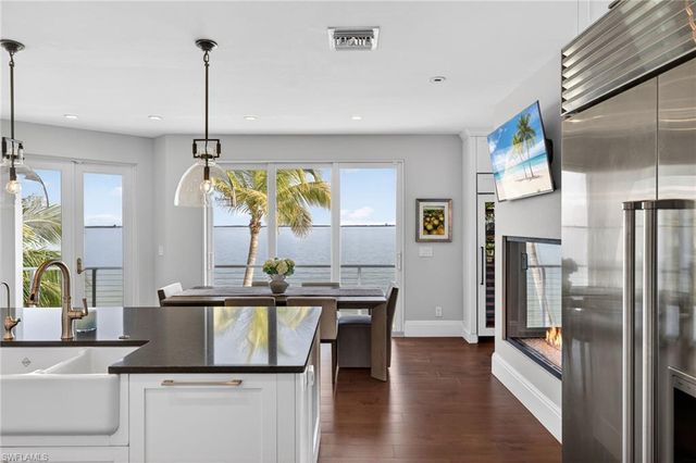 1552 San Carlos Bay DR, Sanibel, FL 33957