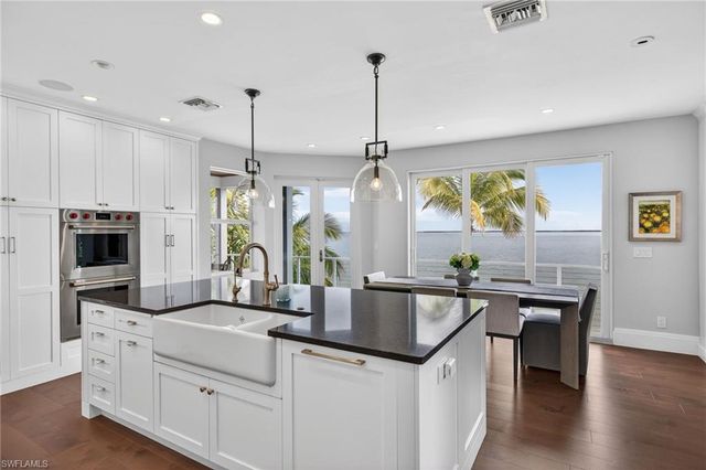 1552 San Carlos Bay DR, Sanibel, FL 33957