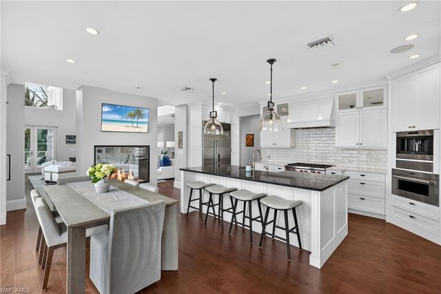 1552 San Carlos Bay DR, Sanibel, FL 33957