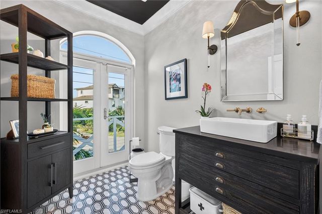 1552 San Carlos Bay DR, Sanibel, FL 33957