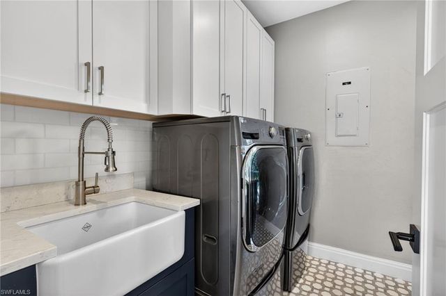 1552 San Carlos Bay DR, Sanibel, FL 33957