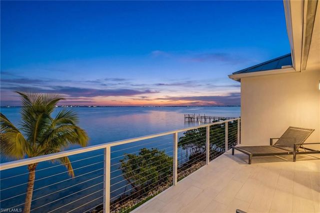 1552 San Carlos Bay DR, Sanibel, FL 33957