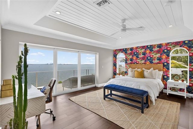 1552 San Carlos Bay DR, Sanibel, FL 33957