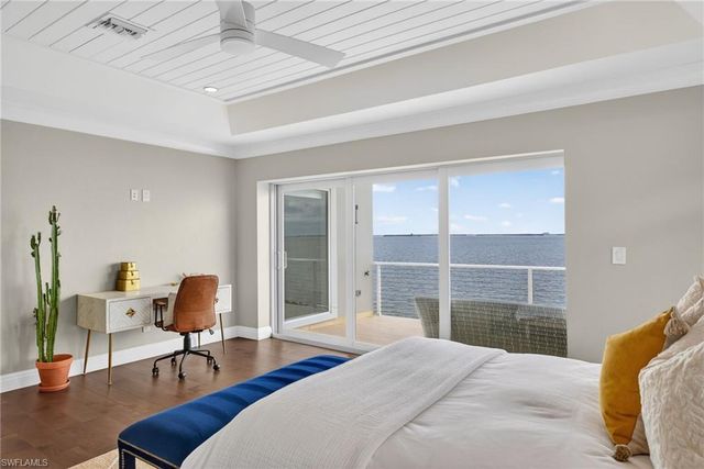 1552 San Carlos Bay DR, Sanibel, FL 33957