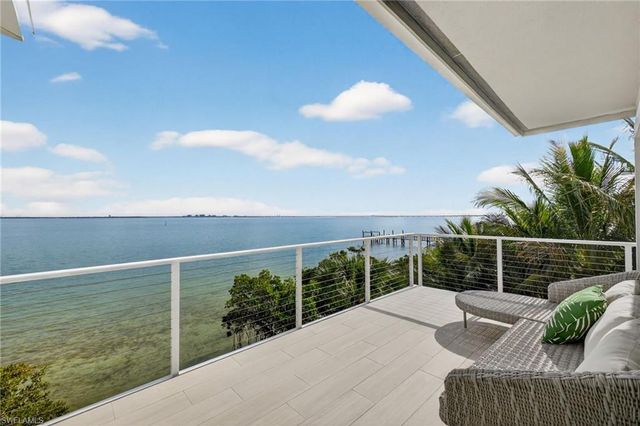 1552 San Carlos Bay DR, Sanibel, FL 33957