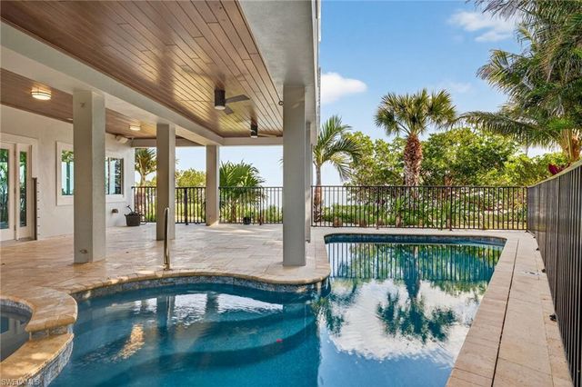 1552 San Carlos Bay DR, Sanibel, FL 33957