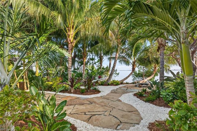 1552 San Carlos Bay DR, Sanibel, FL 33957