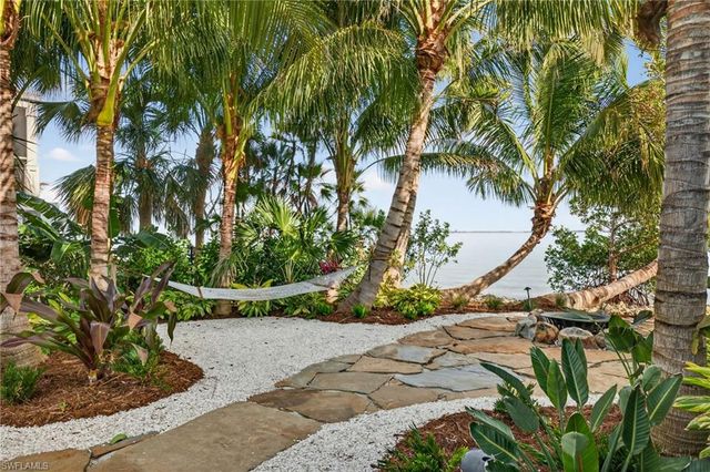 1552 San Carlos Bay DR, Sanibel, FL 33957