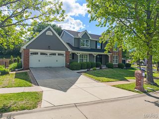 2902 Piney Pointe Drive, St Louis, MO 63129