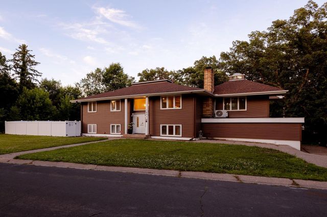 1631 21st Avenue NW, New Brighton, MN 55112