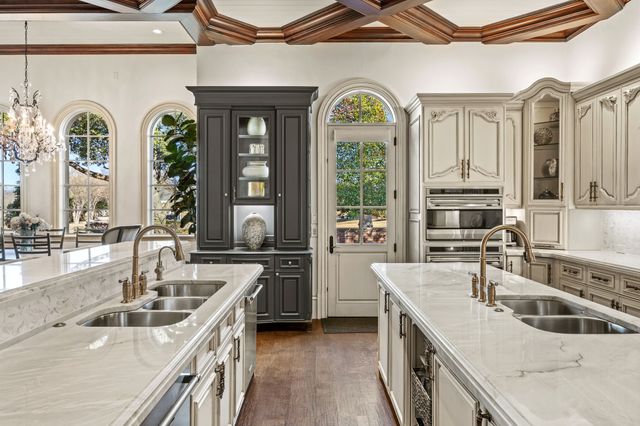 702 S White Chapel Boulevard, Southlake, TX 76092