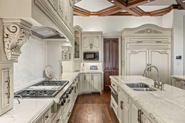 702 S White Chapel Boulevard, Southlake, TX 76092