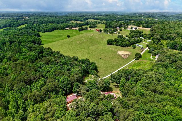 211 Arizona Ln, Walling, TN 38587