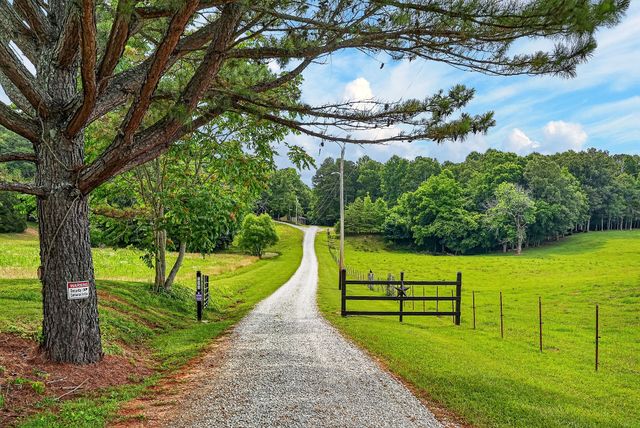 211 Arizona Ln, Walling, TN 38587