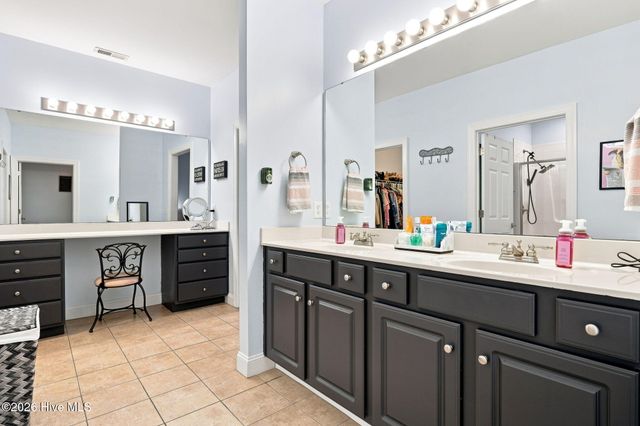 1909 Covengton Way 102, Greenville, NC 27858