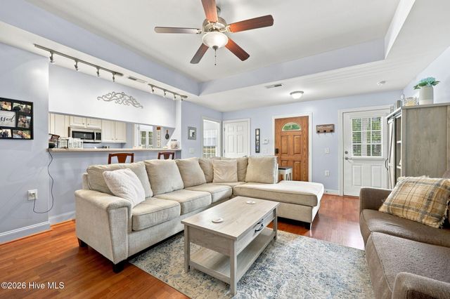 1909 Covengton Way 102, Greenville, NC 27858