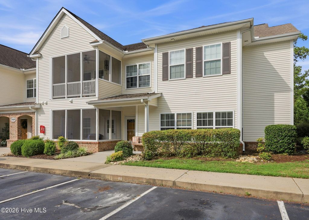 1909 Covengton Way 102, Greenville, NC 27858