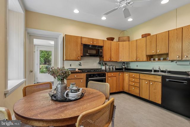 202 W CHESTNUT HILL AVE, Philadelphia, PA 19118