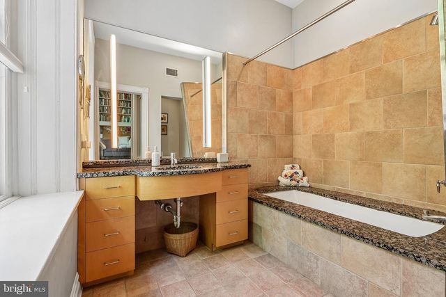202 W CHESTNUT HILL AVE, Philadelphia, PA 19118