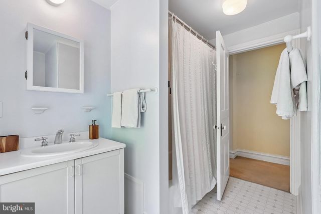 202 W CHESTNUT HILL AVE, Philadelphia, PA 19118