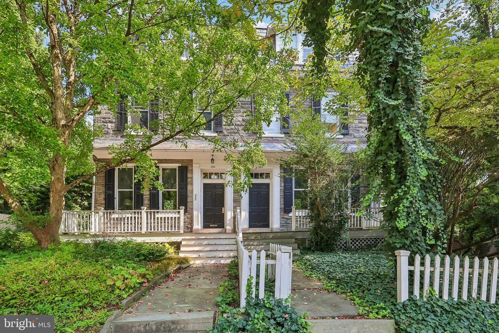 202 W CHESTNUT HILL AVE, Philadelphia, PA 19118
