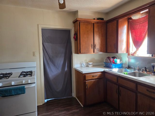 216 S Cheyenne Avenue, Bartlesville, OK 74003