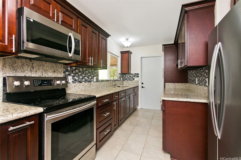 1740 Kamohoalii Street, Honolulu, HI 96819