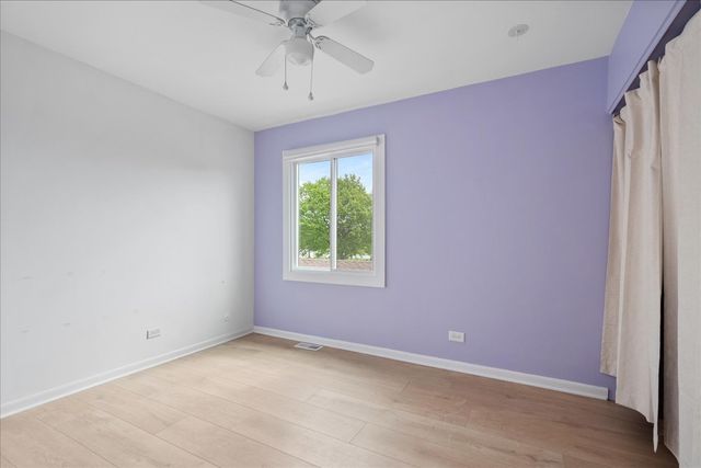 36 CONSTITUTION Court, Vernon Hills, IL 60061