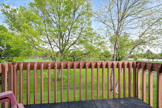 36 CONSTITUTION Court, Vernon Hills, IL 60061