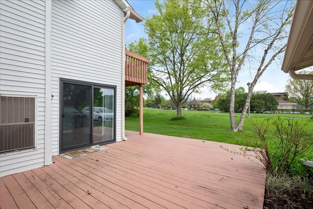 36 CONSTITUTION Court, Vernon Hills, IL 60061