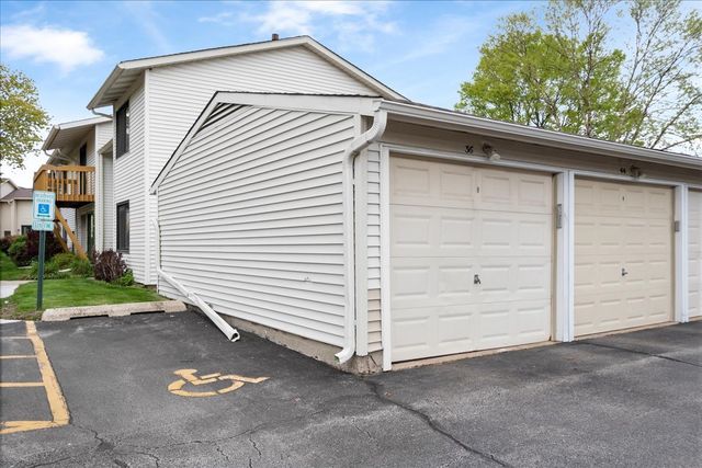 36 CONSTITUTION Court, Vernon Hills, IL 60061