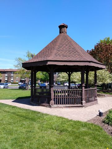 36 CONSTITUTION Court, Vernon Hills, IL 60061
