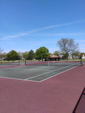 36 CONSTITUTION Court, Vernon Hills, IL 60061